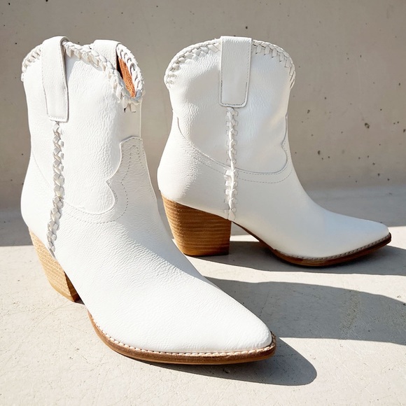 BEAST FASHION Shoes - NEW Western Cowboy Whipstitched Ankle Boots
Pointy Toe Block Heel Distress White